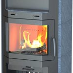 Thermia Bali Max V3 Poêle à bois – 8,5 kW – Poêle exclusif en stéatite – Vitre prismatique – Grande capacité de chauffe (jusqu'à 244 m³) – Compartiment à bois & chauffe-plat intégrés – Économe en énergie