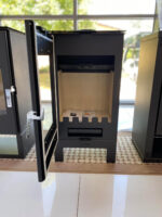 Verso Ina L Poêle à bois sur pied – 7,5 kW – Poêle à bois efficace en noir élégant – Idéal pour pièces jusqu'à 120 m³ – Combustion écologique – Design robuste – Image 4