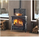 La Nordica Isotta con cerchi EVO Poêle à bois – 11,9 kW – Poêle massif en fonte avec plaque de cuisson – Classe d'efficacité énergétique A+ – Combustion haute efficacité – Design rustique – Image 3
